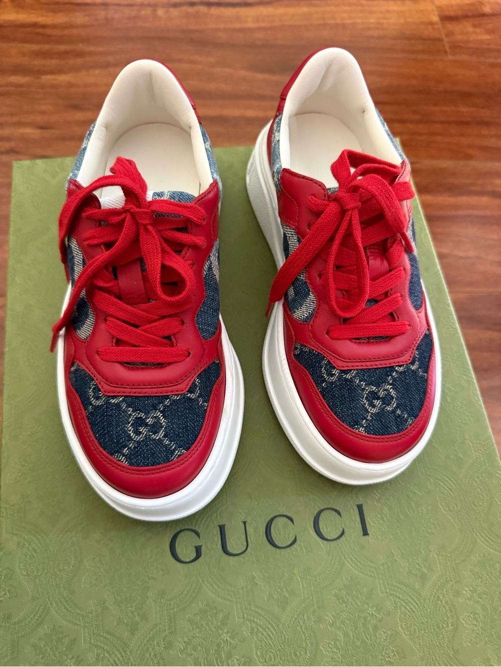 Authentic Gucci GG Denim Low-Top Sneakers – Red/Blue – EU 34